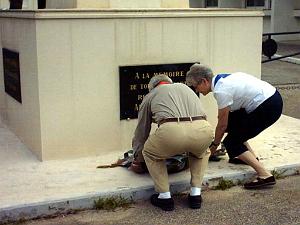 SCOUTS D ORANIE NIMES 2007 03 DEPOT DE LA GERBE